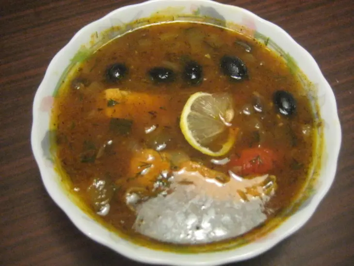 Рыбная солянка с грибами.: шаг 1