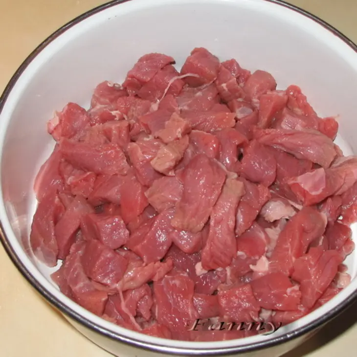 Мясо под картофельной крышкой: шаг 1