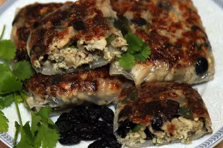 Конвертики с курицей и изюмом: шаг 4
