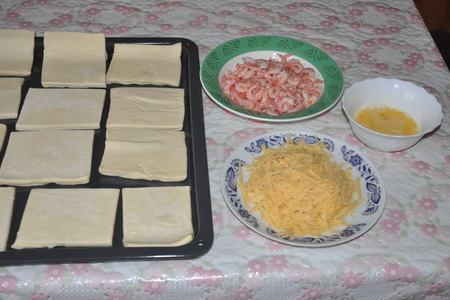 Слоёные треугольнички с сыром и креветками: шаг 1