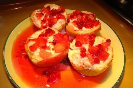 Яблоки, фаршированные творогом, с клюквенным сиропом: шаг 3