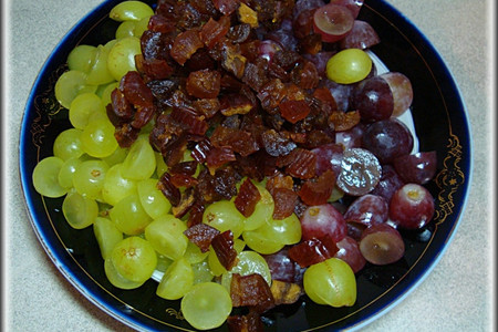 Курица, запечённая с виноградом, финиками и имбирём в медовой глазури.: шаг 7