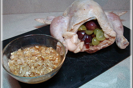 Курица, запечённая с виноградом, финиками и имбирём в медовой глазури.: шаг 8
