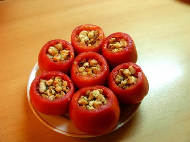 Помидоры, фаршированные курицей: шаг 3