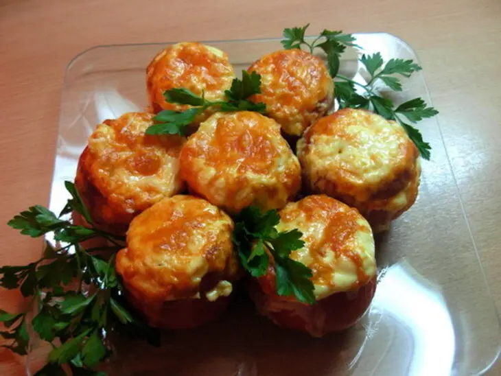 Помидоры, фаршированные курицей: шаг 6