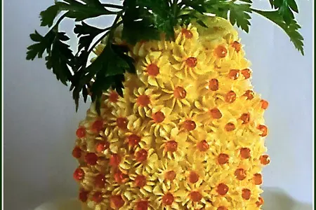 Новогодняя закуска "ананас" с красной рыбой и икрой: шаг 5