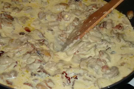 Спагетти  с шампиньонами и вялеными помидорами.: шаг 5
