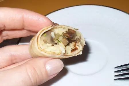 Блинчики с рисово-грибной начинкой: шаг 5