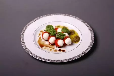 Желуди"капрезе": шаг 3