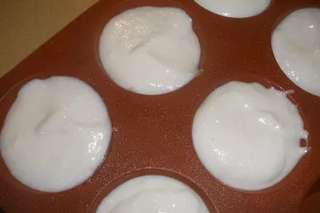 Нежный йогуртовый мусс с клюквенно-апельсиновым соусом: шаг 4