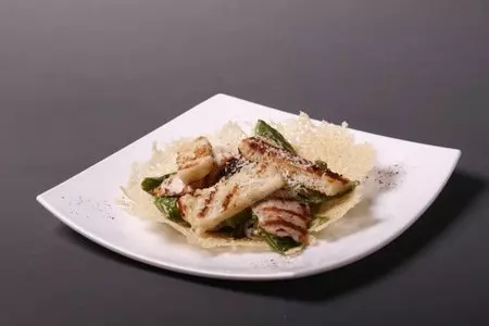 Салат "цезарь с куриной грудкой гриль": шаг 2
