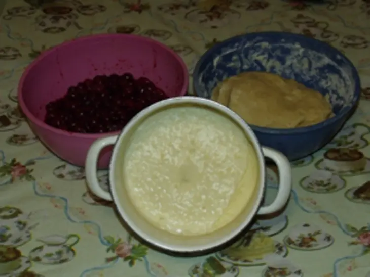 Торт песочный глазированный с вишнями: шаг 4