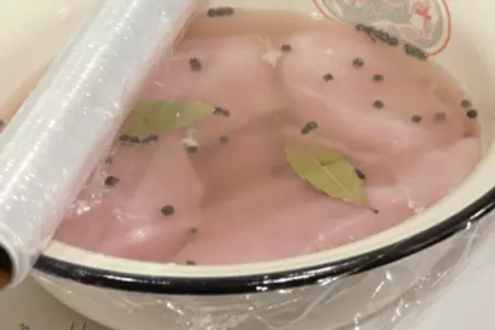 Куриная пастрома с мёдом, паприкой и соевым соусом: шаг 3