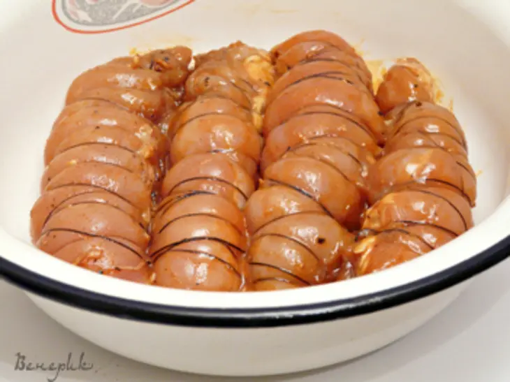 Куриная пастрома с мёдом, паприкой и соевым соусом: шаг 6