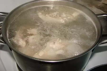 Щи из кислой капусты с потрошками.: шаг 1
