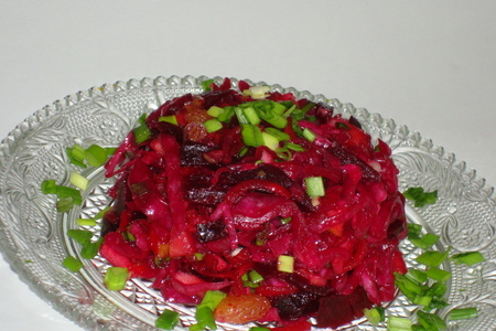 Салат из квашеной краснокочанной капусты  с моченым яблоком и изюмом: шаг 2
