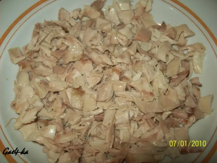 Салат "ромашка": шаг 1