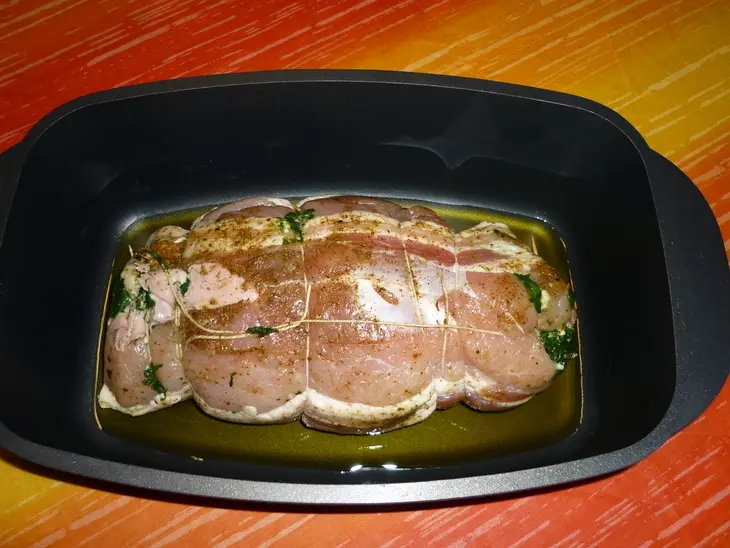 Мясной рулет с начинкой: шаг 3
