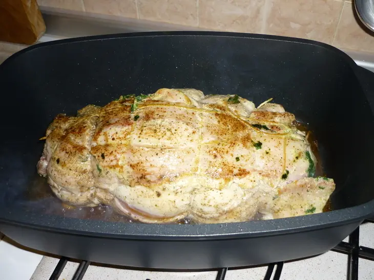 Мясной рулет с начинкой: шаг 4