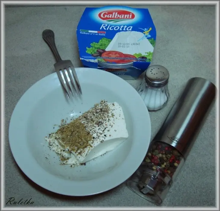 Миникальцоне "трио" (pizza calzone, закрытая пицца).: шаг 6