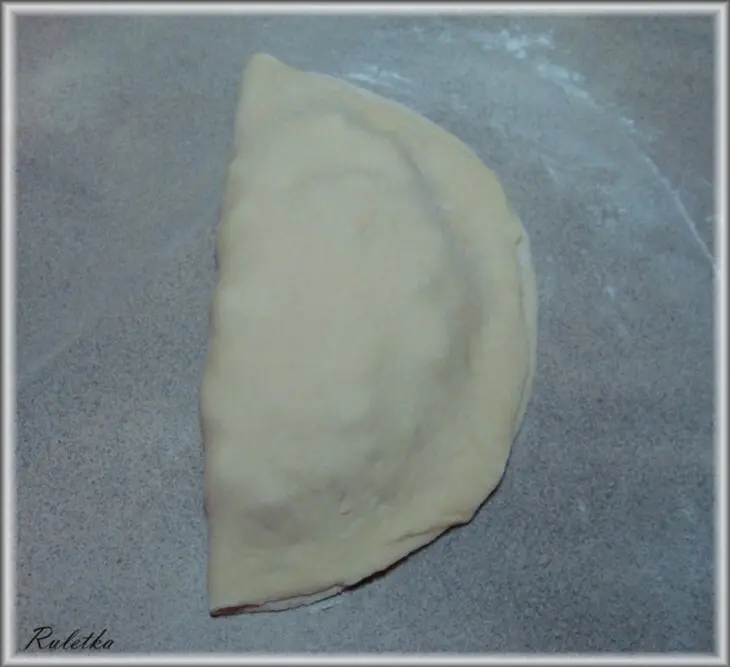 Миникальцоне "трио" (pizza calzone, закрытая пицца).: шаг 18