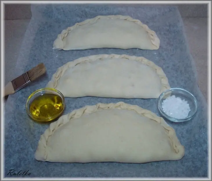 Миникальцоне "трио" (pizza calzone, закрытая пицца).: шаг 20
