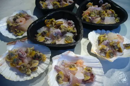 Рыба с морским коктейлем, запеченная под соусом бешамель: шаг 2