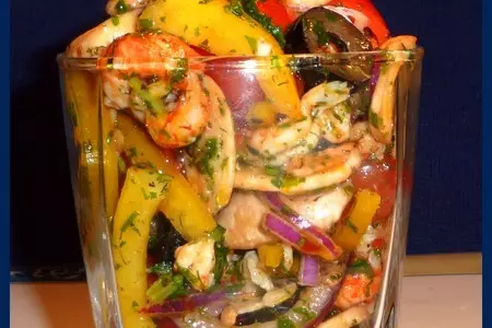 Салат-коктейль с раковыми шейками и шампиньонами: шаг 3