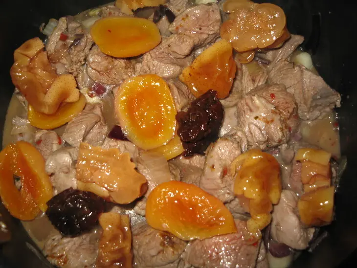 Баранина с курагой и черносливом: шаг 7