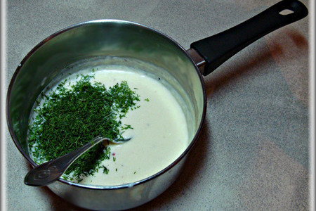 Лосось с грибами в слоёном тесте и укропным соусом с лёгким салатом.: шаг 20