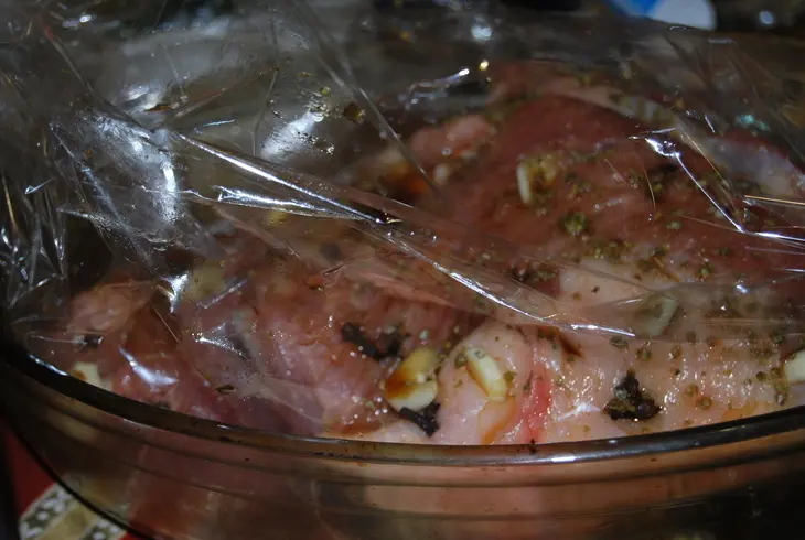 Ароматнейшее мясо в рукаве с гвоздикой и душистым перцем: шаг 4
