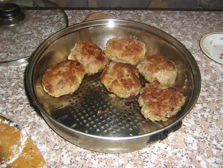 Котлеты лапинские с брусникой от анастасии: шаг 6