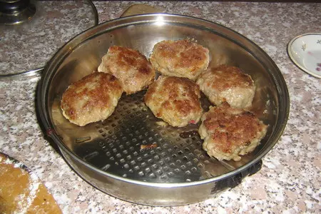 Котлеты лапинские с брусникой от анастасии: шаг 6