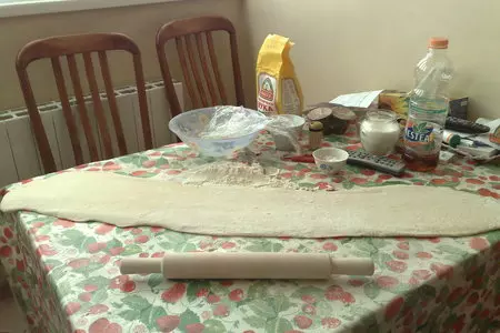 Крендель с беконом и яйцом: шаг 3