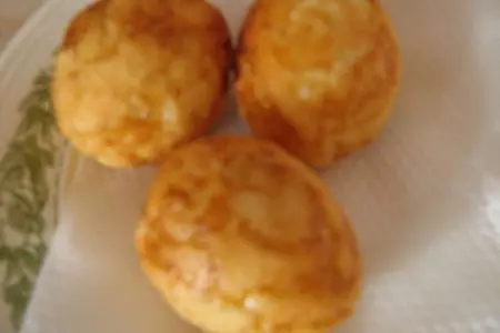 Закуска из жареных яиц,предварительно отваренных.: шаг 2