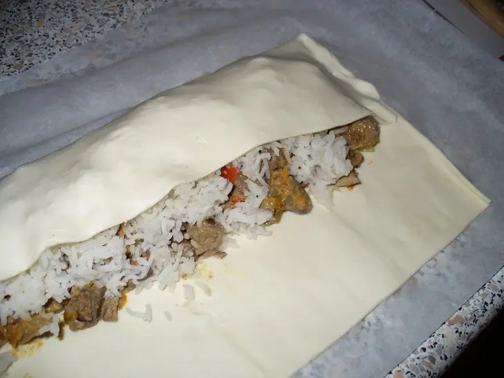 Пирог  " помятый " (с куринными потрошками и рисом ): шаг 5