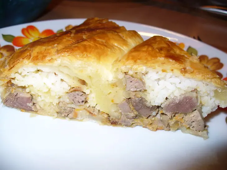 Пирог  " помятый " (с куринными потрошками и рисом ): шаг 9