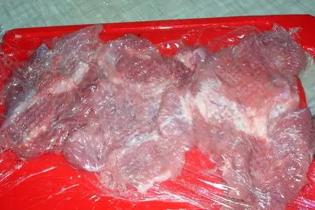 Филе индейки запеченное с ветчиной и грибами в йогуртовой заправке и перцовом кольце))): шаг 1