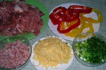 Филе индейки запеченное с ветчиной и грибами в йогуртовой заправке и перцовом кольце))): шаг 2
