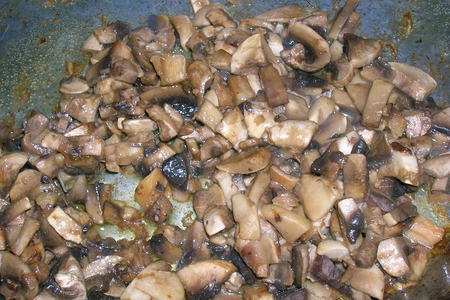Филе индейки запеченное с ветчиной и грибами в йогуртовой заправке и перцовом кольце))): шаг 3