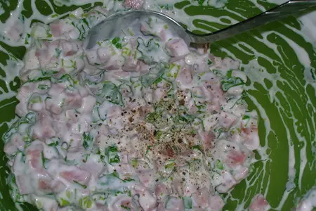 Филе индейки запеченное с ветчиной и грибами в йогуртовой заправке и перцовом кольце))): шаг 4