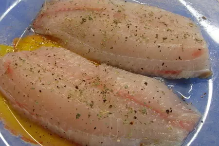 Филе рыбы под вкусным соусом "пепер майоро" с овощным гарниром.: шаг 1