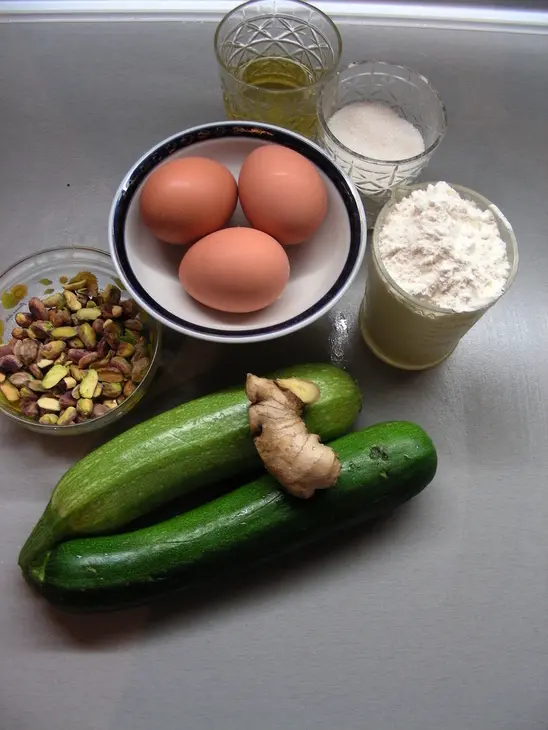 Кабачковый пирог с фисташками: шаг 1