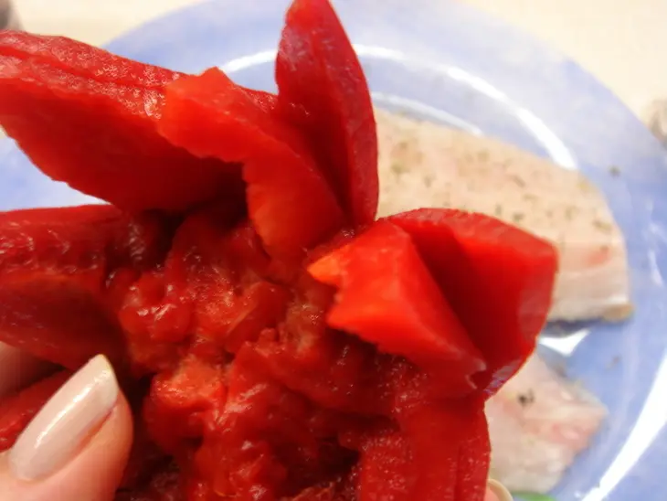 Филе рыбы под вкусным соусом "пепер майоро" с овощным гарниром.: шаг 7