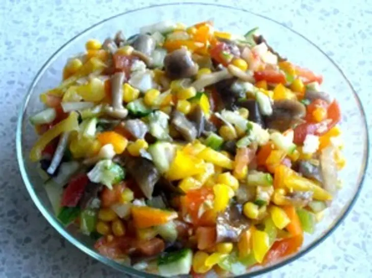 Салат овощной с грибами: шаг 4