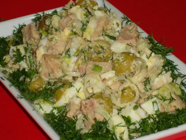 Салат из печени  трески с оливками и каперсами: шаг 7