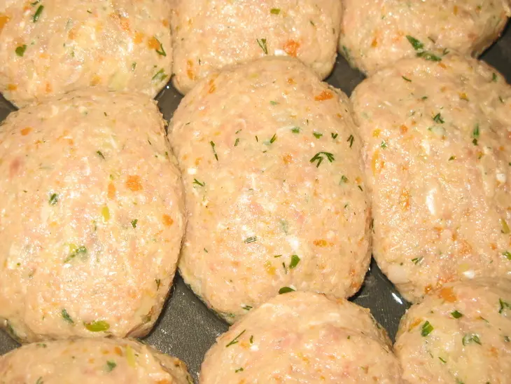 Котлетки из индейки с овощами: шаг 3