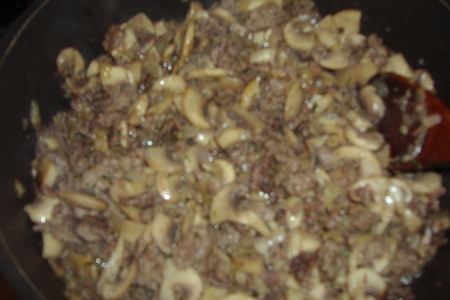 Паста с мясным фаршем и грибами в сметанном соусе: шаг 3