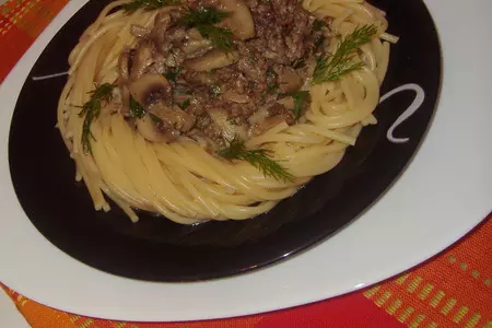 Паста с мясным фаршем и грибами в сметанном соусе: шаг 6