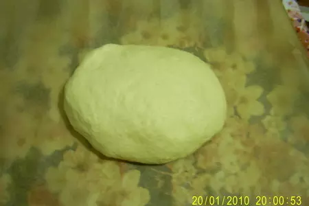 Рулет из дрожжевого теста с ореховой начинкой: шаг 1
